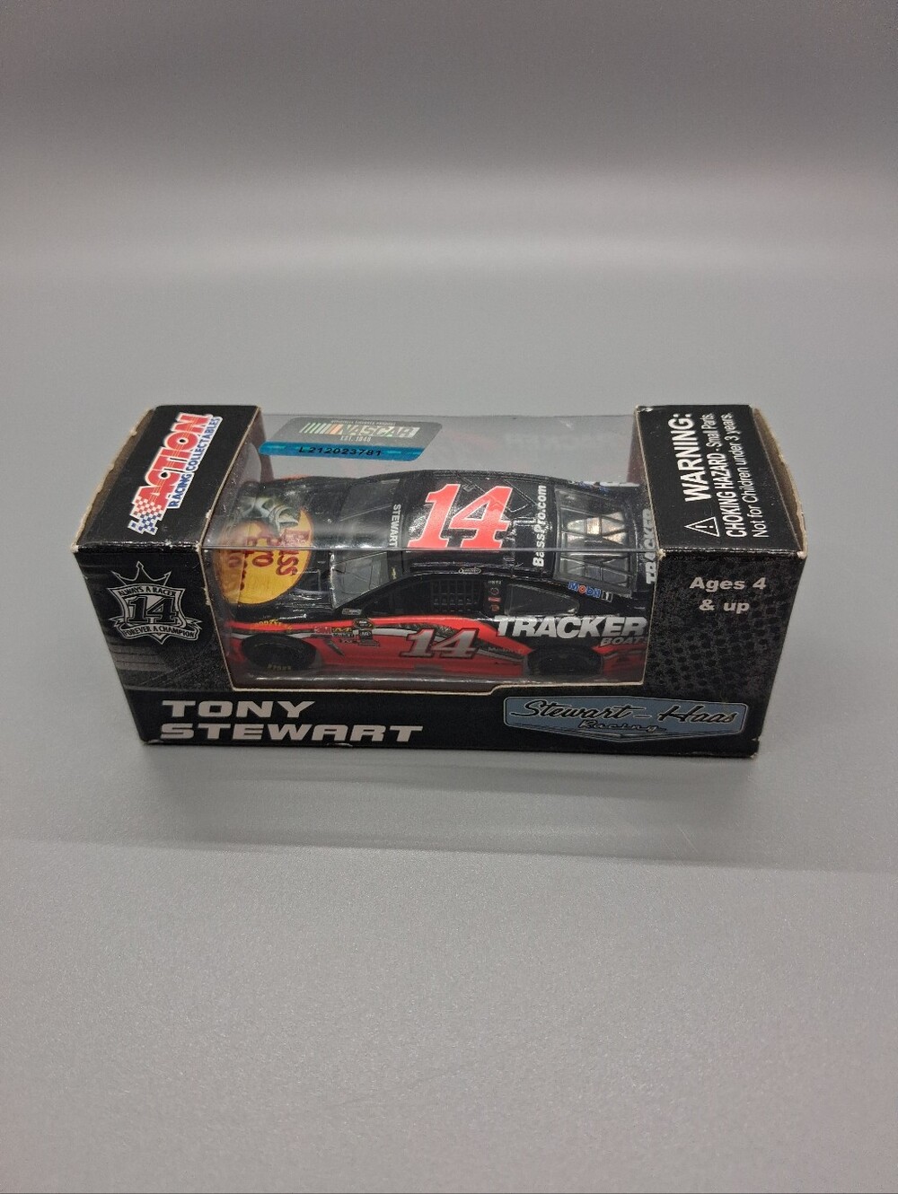 Tony Stewart 2016 Bass Pro Shops 1:64 Nascar Diecast